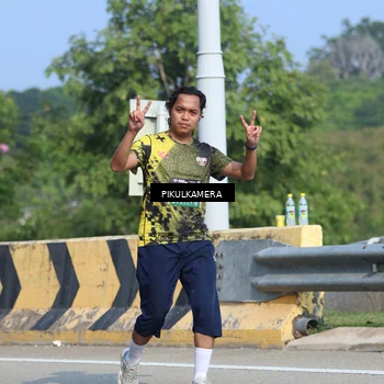 Runner Photo 6371375