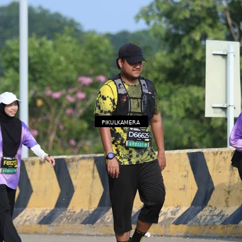 Runner Photo 6371640