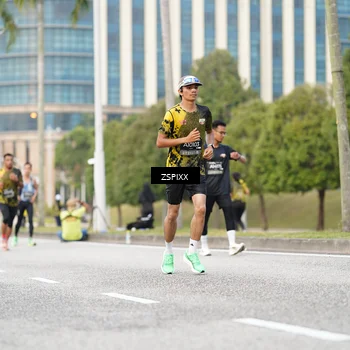 Runner Photo 6372504