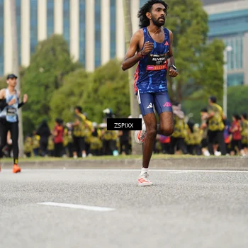 Runner Photo 6374911