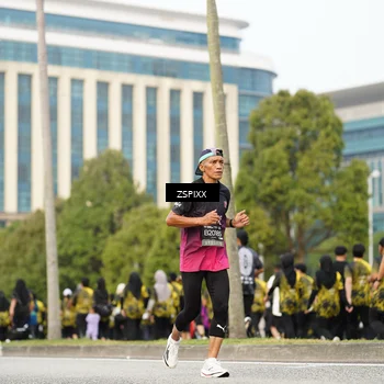 Runner Photo 6375859