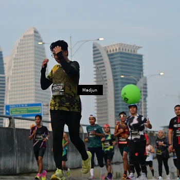 Runner Photo 6382475