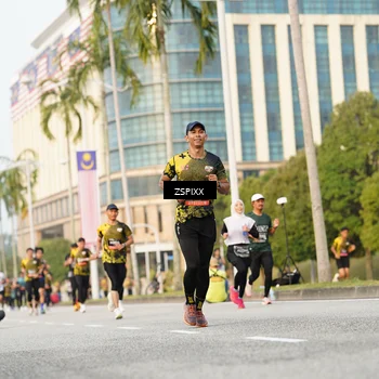 Runner Photo 6384356