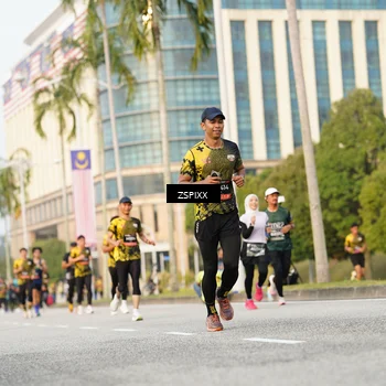 Runner Photo 6384372