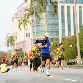 Runner Photo 6385692