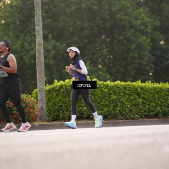 Runner Photo 6394341
