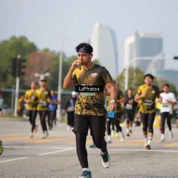 Runner Photo 6405880