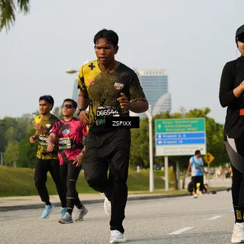 Runner Photo 6411100