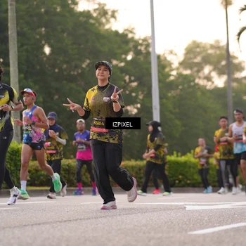 Runner Photo 6411112