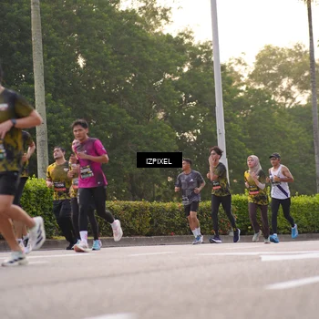 Runner Photo 6411402