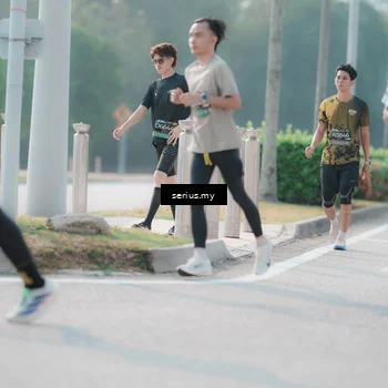 Runner Photo 6412022