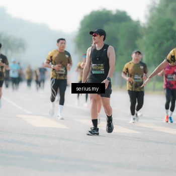 Runner Photo 6412070