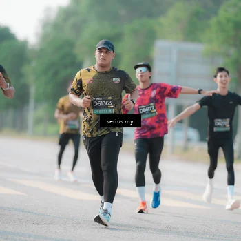 Runner Photo 6412102