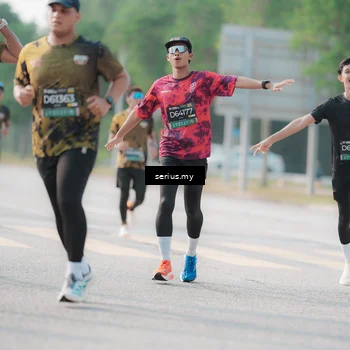 Runner Photo 6412116