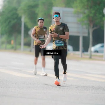 Runner Photo 6412147