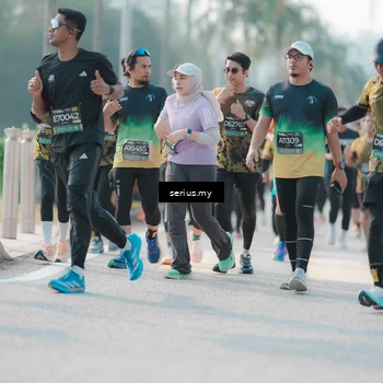 Runner Photo 6412241