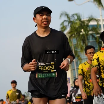 Runner Photo 6412345