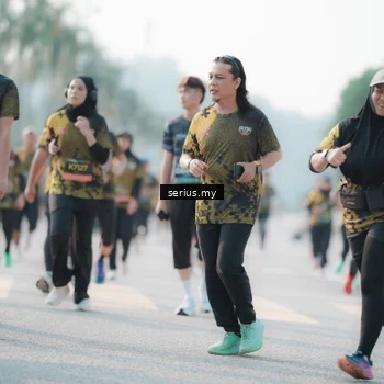 Runner Photo 6412400