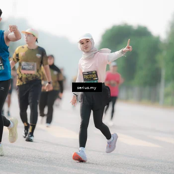 Runner Photo 6412689