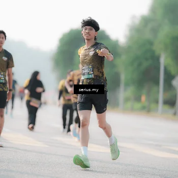 Runner Photo 6413100
