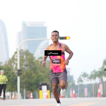 Runner Photo 6417995