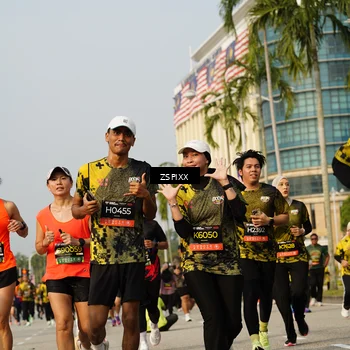Runner Photo 6418023