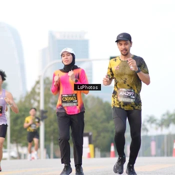 Runner Photo 6418073