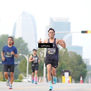 Runner Photo 6418090