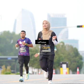 Runner Photo 6418153