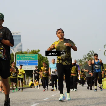 Runner Photo 6418411
