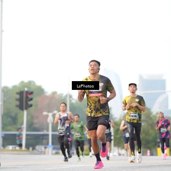 Runner Photo 6418726