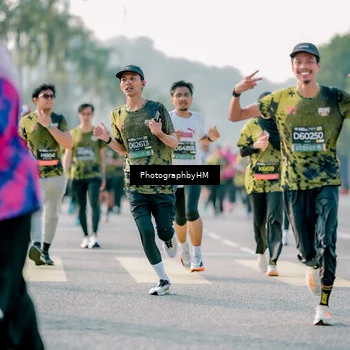 Runner Photo 6418898