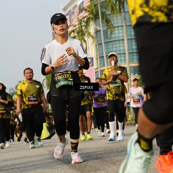 Runner Photo 6420053