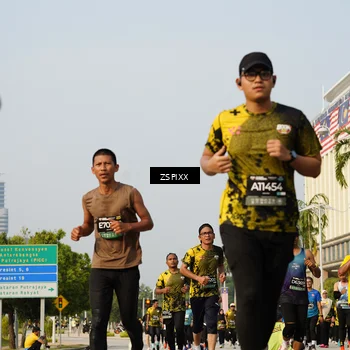 Runner Photo 6421085