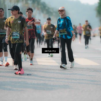 Runner Photo 6423695