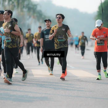 Runner Photo 6428837