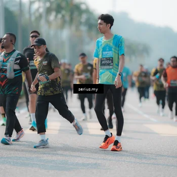 Runner Photo 6430190