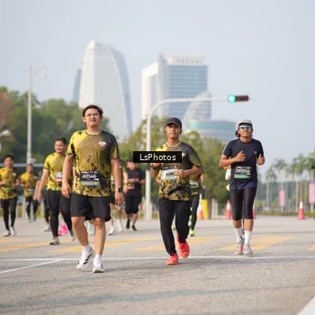 Runner Photo 6435073