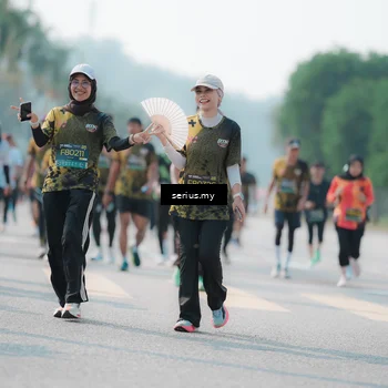Runner Photo 6435180