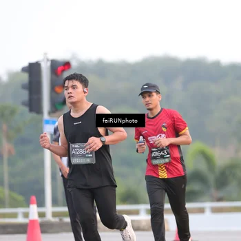 Runner Photo 6435672