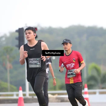 Runner Photo 6435675