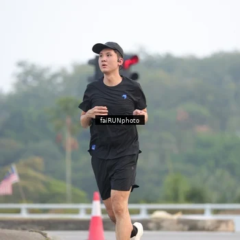 Runner Photo 6436669