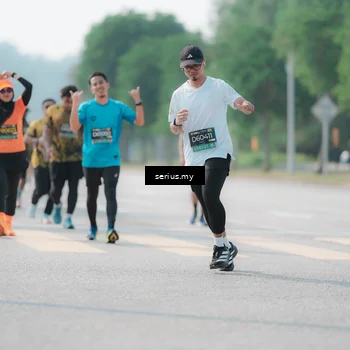 Runner Photo 6438240