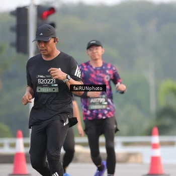Runner Photo 6442656
