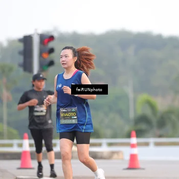 Runner Photo 6443153