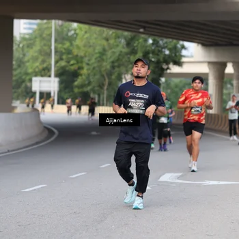 Runner Photo 6445731