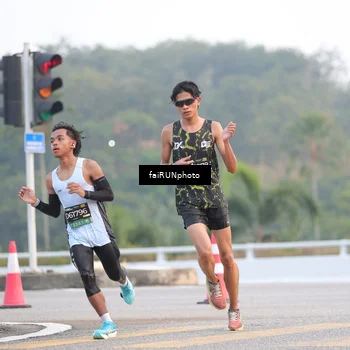 Runner Photo 6450033
