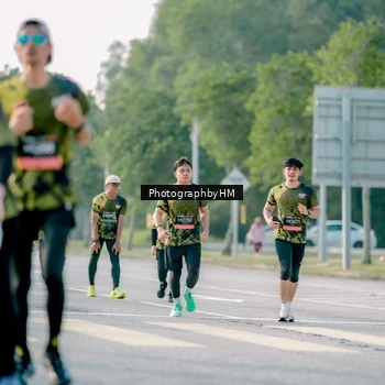Runner Photo 6452242