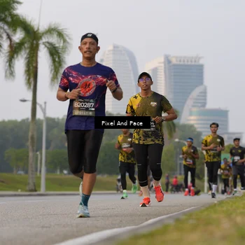 Runner Photo 6452312