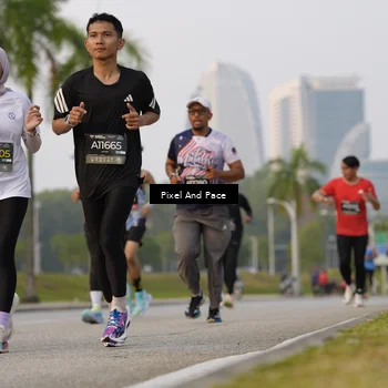 Runner Photo 6452411
